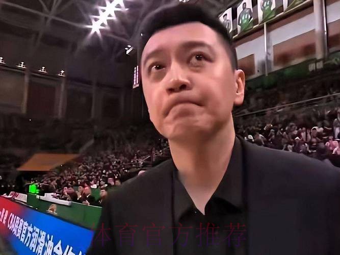 慢镜还原！杨鸣只让亨特打3分钟便弃用，1漏防、3甩锅揭原委